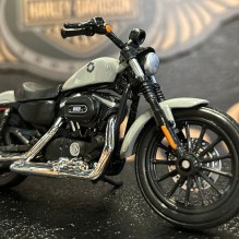 1:18 2022 Sportster Iron 883